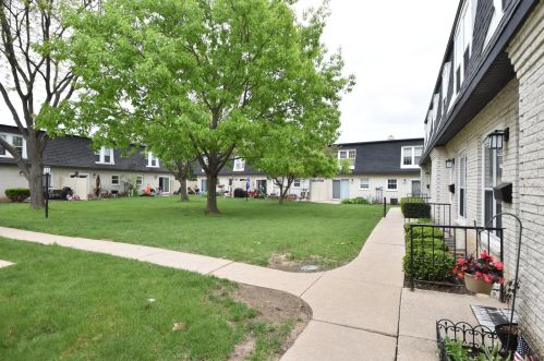 4119 Cherrywood Ln, Milwaukee WI 53209-1004 exterior