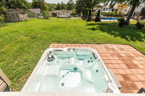 2690 Blackforest Dr, Saint Louis MO 63129-4728 exterior