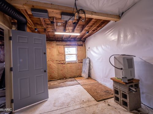 320 Elizabeth St, Sylvan Beach MI 49461-1311 exterior