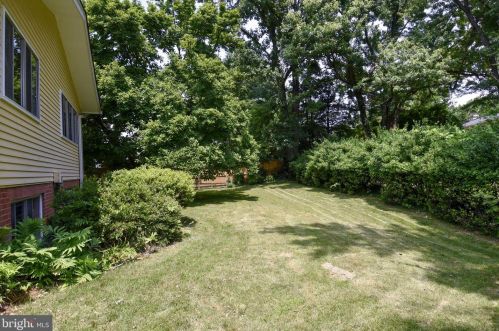 2879 Glenora Ln, Rockville MD 20850-3055 exterior