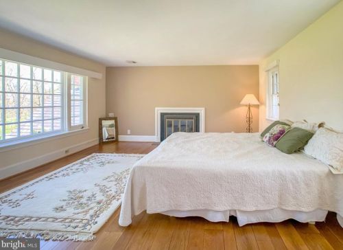 1936 Paper Mill Rd, Huntingdon Valley PA 19006-5814 exterior