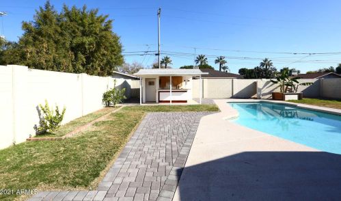 5711 12 Pl, Phoenix AZ 85014-5157 exterior