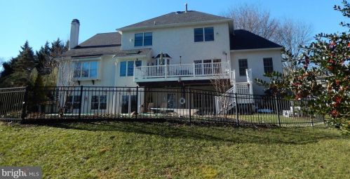 112 Parkview Cir, Media PA 19063-6317 exterior