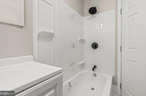 4039 6 St, Philadelphia PA 19140-2502 exterior