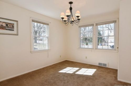 103 White St, Manchester CT 06042-3127 exterior