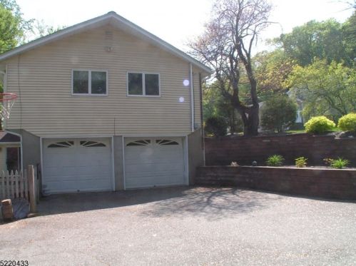 100 Clark St, Bloomingdale, NJ 07403-1312