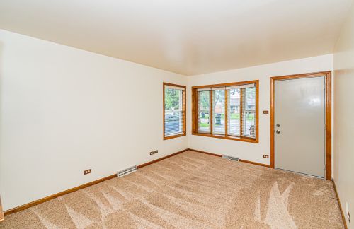 2840 10 Ave, Broadview IL 60153-1926 exterior