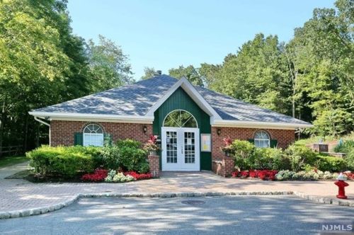 351 Cottonwood Way, Mahwah NJ 07430-2081 exterior