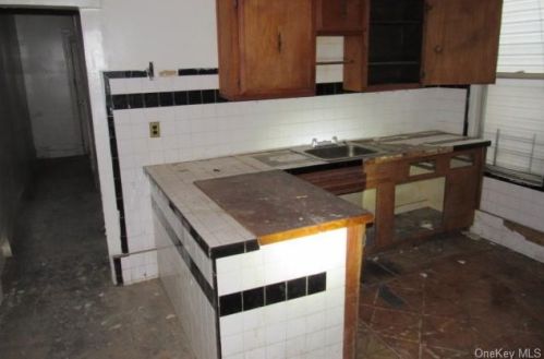 458 187th St, Bronx NY 10458-6617 exterior