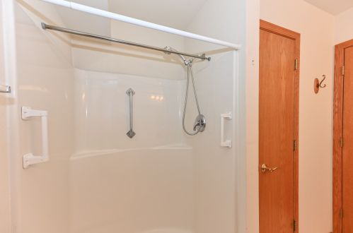 4935 Maple Leaf Cir, Milwaukee WI 53220-2780 exterior