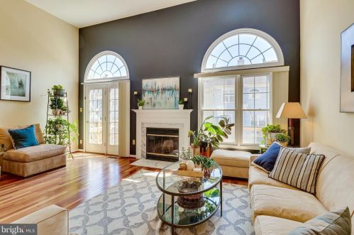 7041 Chesley Search Way, Alexandria VA 22315-4754 exterior