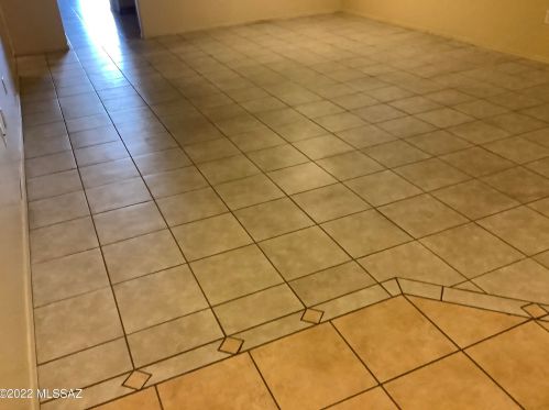 6684 Quailwood Way, Tucson AZ  85757-6927 exterior