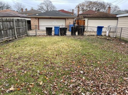 9035 Oglesby Ave, Chicago IL  60617-3853 exterior