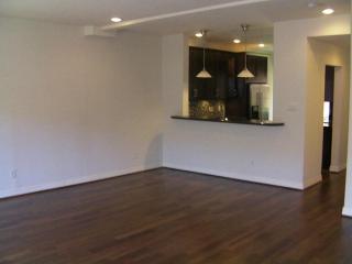 1028 Augusta Dr, Houston TX  77057-2016 exterior