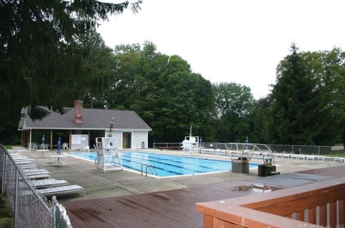 97 Holmes Rd, Ridgefield CT  06877-4303 exterior