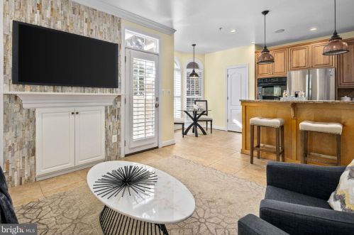 1822 Fonthill Ct, Mc Lean VA 22102-4792 exterior