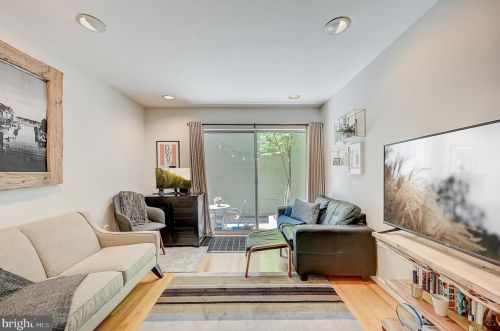 832 Kater St, Philadelphia PA 19147-2012 exterior