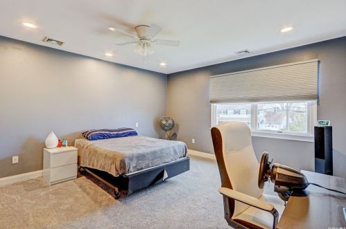 95 Midway St, Babylon NY  11702-4311 exterior