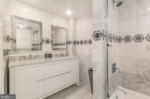 2109 Locust St, Philadelphia PA 19103-4802 exterior