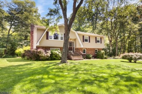 7 Brookside Ct, Parsippany, NJ 07054-4104