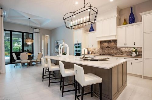 179 Mahogany Dr, Naples FL 34108-2926 exterior