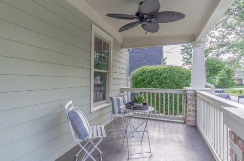 1960 Cambridge Ave, Atlanta GA  30337-1827 exterior