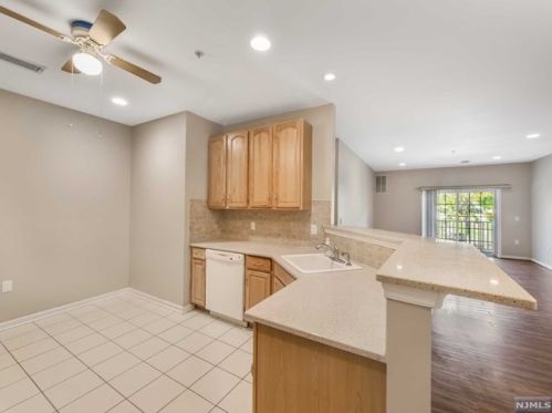 1303 Gatherings Dr, Paterson NJ 07508-1380 exterior