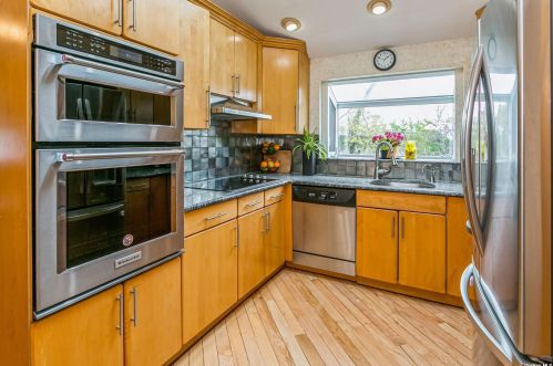 722 Eagle Dr, Valley Stream NY  11581-3540 exterior