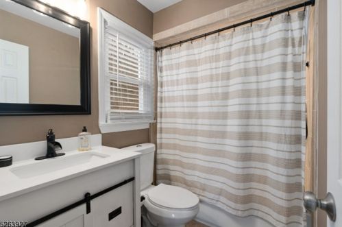 156 Kinnelon Rd, Kinnelon NJ  07405-2336 exterior