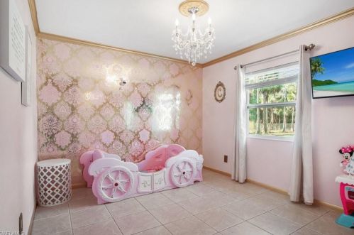 411 8 St, Naples FL 34120-2046 exterior