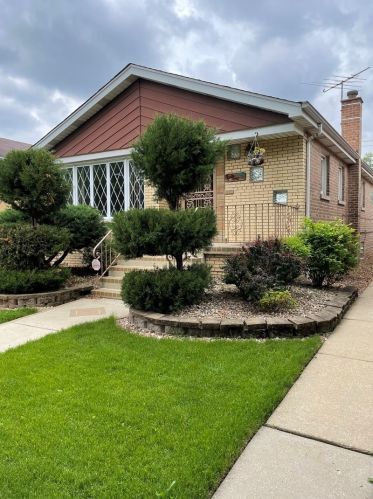 4942 Leclaire Ave, Chicago, IL 60638-2144