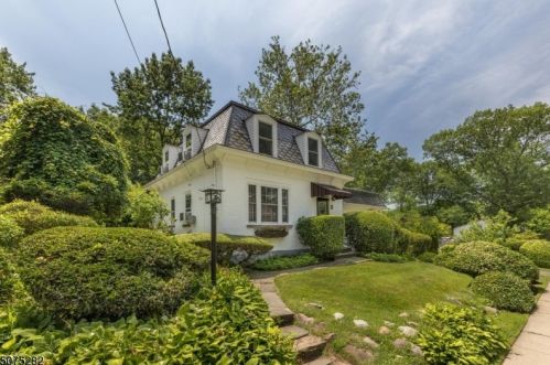 18 Tuscan Rd, Maplewood, NJ 07040-2713