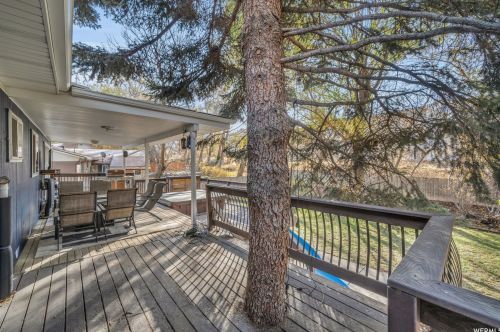 884 Spartan Dr, Sandy UT 84094-1811 exterior