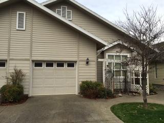 912 Mystic Dr, Grants Pass OR  97527-4970 exterior