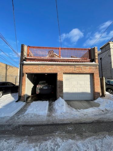 2746 Ashland Ave, Chicago IL 60657-6564 exterior