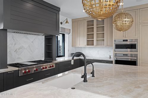 5841 Echo Canyon Cir, Phoenix AZ 85018-1243 exterior