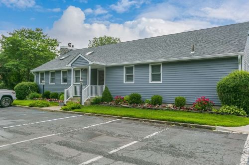 156 Alicia Dr, Babylon NY 11703-4035 exterior