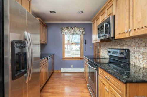 31 Leyden St, Huntington Station NY 11746-1825 exterior