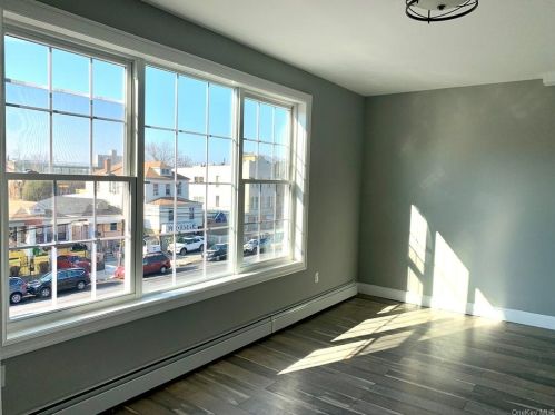 1058 White Pln Rd, Bronx NY 10462-3802 exterior