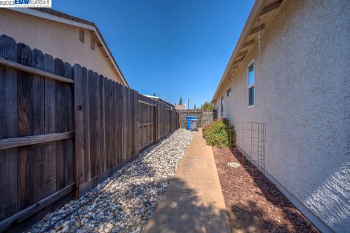 1150 Newmark Way, Folsom CA 95630-8504 exterior