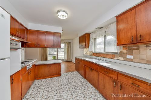 15030 Irving Ave, Dolton, IL 60419-2635