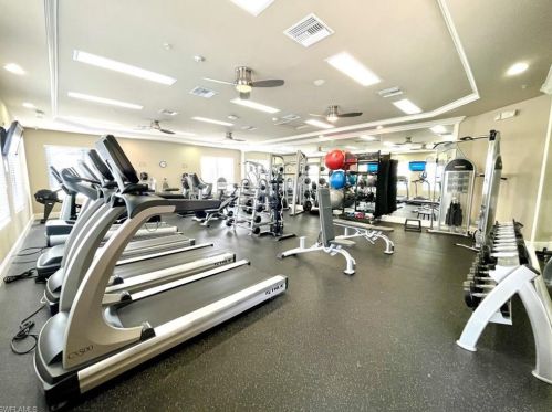 6582 Monterey Pt, Naples FL 34105-5038 exterior