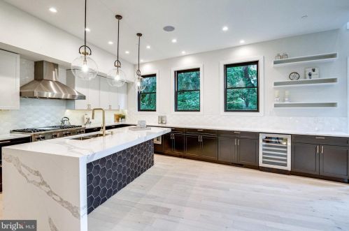 4913 Sherier Pl, Washington DC  20016-3319 exterior