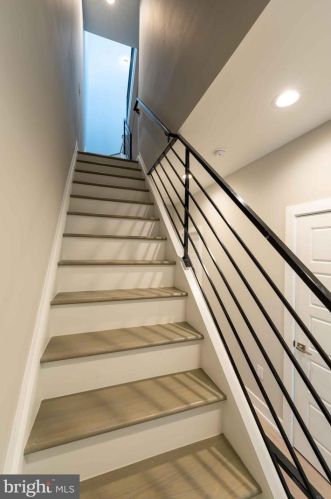 2019 Bodine St, Philadelphia PA  19122-1503 exterior