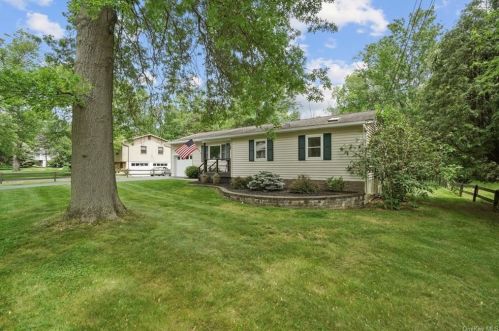 24 Tamarack Hl Dr, Poughkeepsie NY 12603-1112 exterior