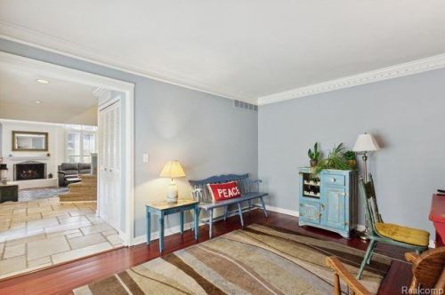 1201 Oakwood Ct, Rochester MI 48307-2539 exterior