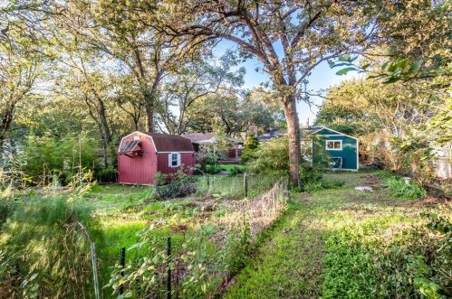 214 8 St, Irving TX 75060-5210 exterior