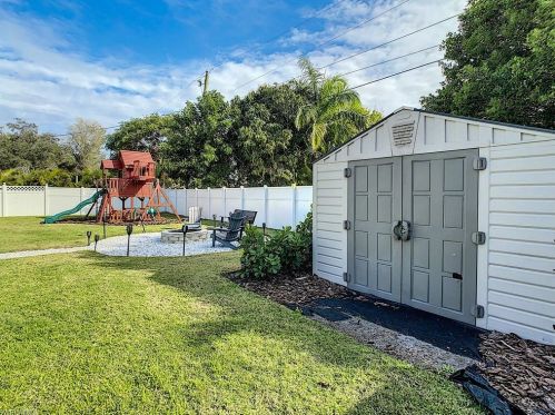 1154 Illinois Dr, Naples FL 34103-3888 exterior