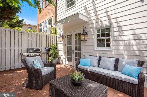 121 6 St, Washington DC 20002-2215 exterior