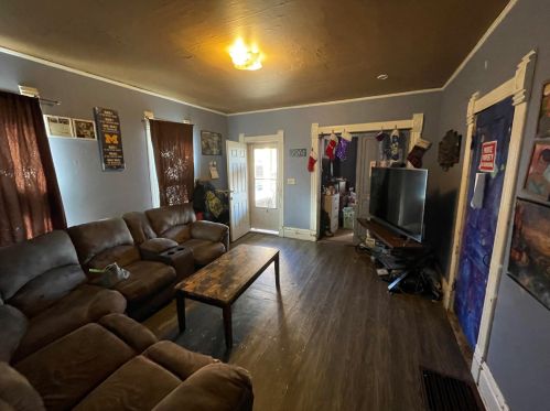 832 11th St, Grand Rapids, MI 49504-4308